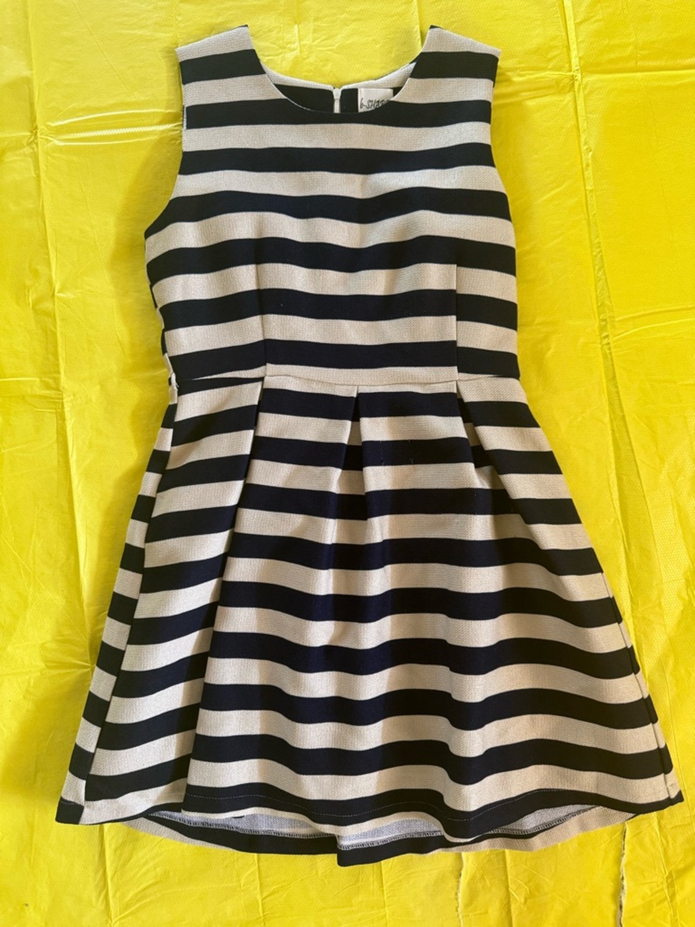 Sleeveless Black and White Striped Pleated Casual Dress